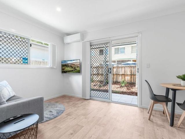 NEAR NEW STUDIO UNIT IN TINGALPA 2 AVAILABLE!