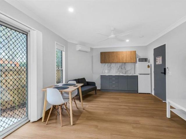 NEAR NEW STUDIO UNIT IN DEAGON ENTRY VIA SILVAN ROAD
