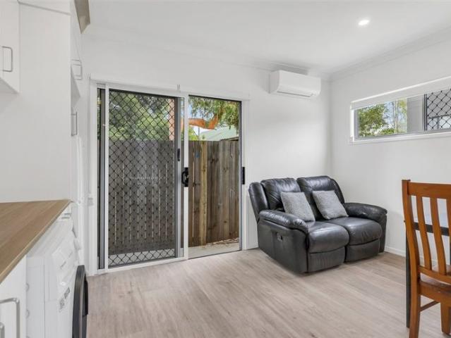 NEAR NEW STUDIO UNIT IN RICHLANDS