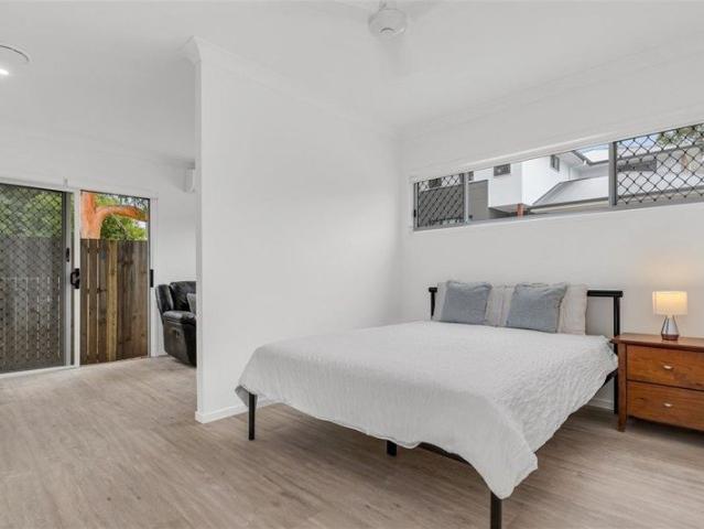 NEAR NEW STUDIO UNIT IN RICHLANDS