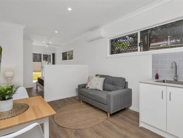 NEAR NEW STUDIO UNITS IN A MAGIC ENOGERRA/ALDERLEY LOCATION