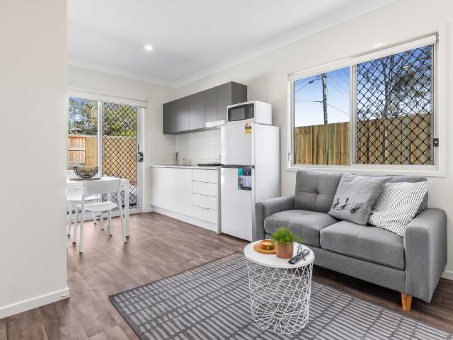 NEAR NEW STUDIO UNITS IN SUNNYBANK INCLUDES PARKING! GREAT, CONVENIENT LOCATION