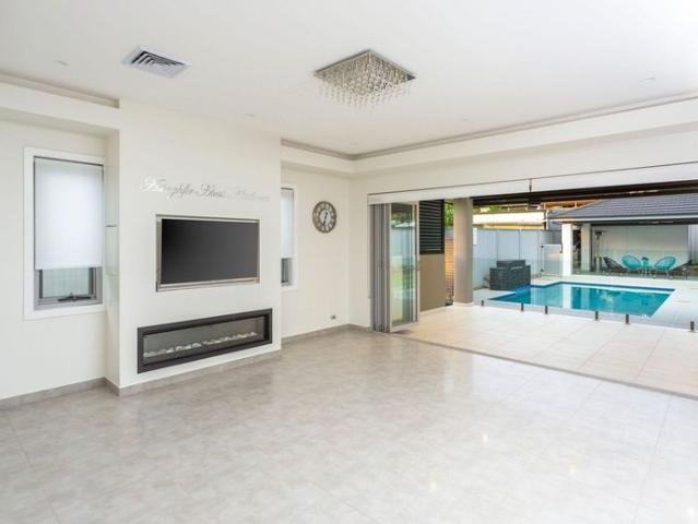 Near New Stunning 5 Bedroom Home