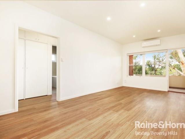 Near New & Stunning Two Bedroom Apartment!