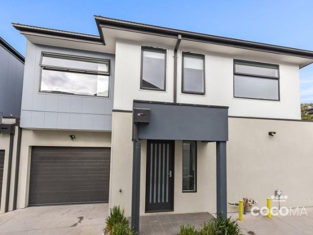 Near New, Stylish & Effortlessly Convenient!