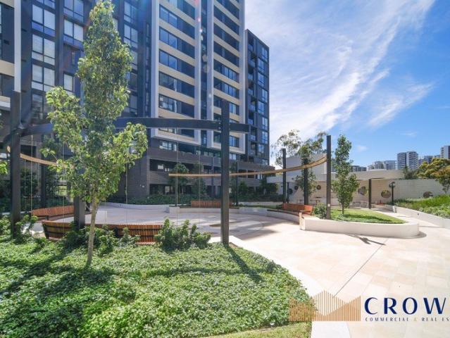 Near new sunny North facing executive grand 4 bedrooms apartment with sweeping University campus view View as advertised or by private appointment