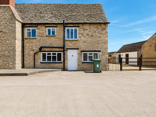 Near Cumnor Village, Oxford OX2, 4 bed farmhouse to rent, £1,700 pcm | PrimeLocation