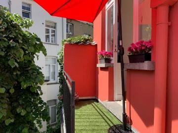 Near CEE 1 bed apt with terrace, Brussels center