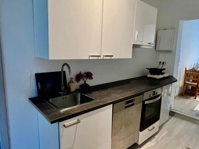 Near central Station in Wuppertal, Wuppertal Amsterdam Apartments for Rent