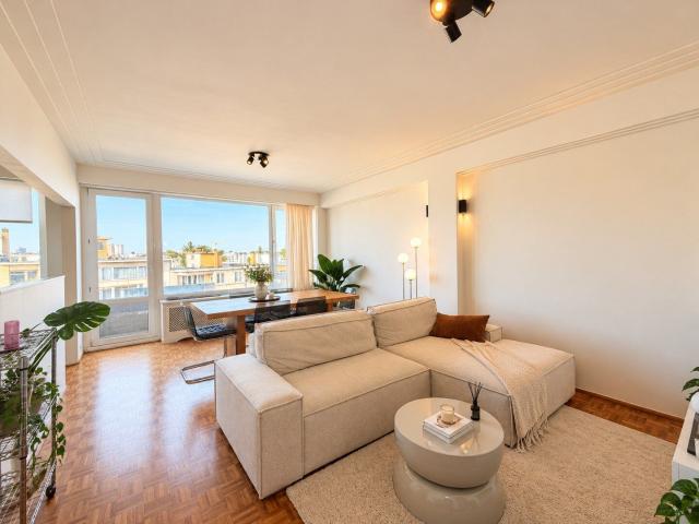 Near Chant D'Oiseau Magnificent flat fully renovated in.