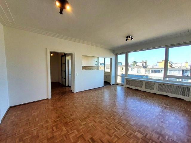 Near Chant D'Oiseau Magnificent flat fully renovated in.