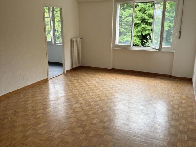 Near Chuv studio spazieuz with top modern and renovated kitchen!