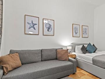 Near City Center | 3 Min Walk to U4 | Close to Summerstage, Vienna Amsterdam Apartments for Rent