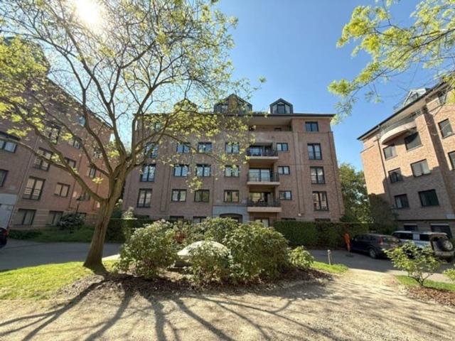 Near Herrmann Debroux 2bed apt with terrace and garage