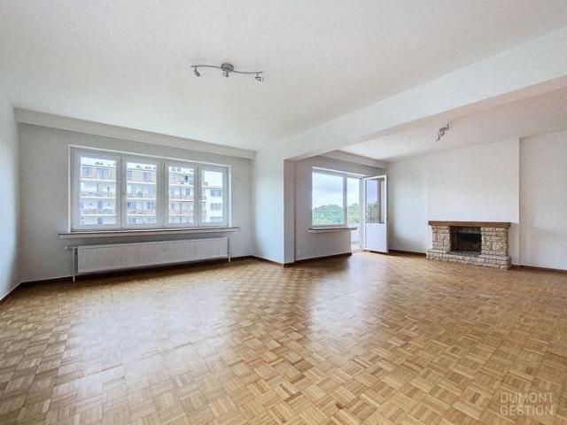 Near Place Dumon 2 bedroom apartment with an office and a…