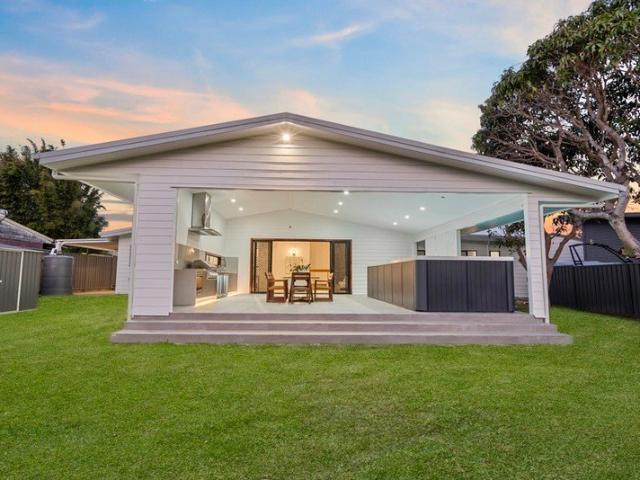 NEAR QTR ACRE ULTIMATE ENTERTAINER!