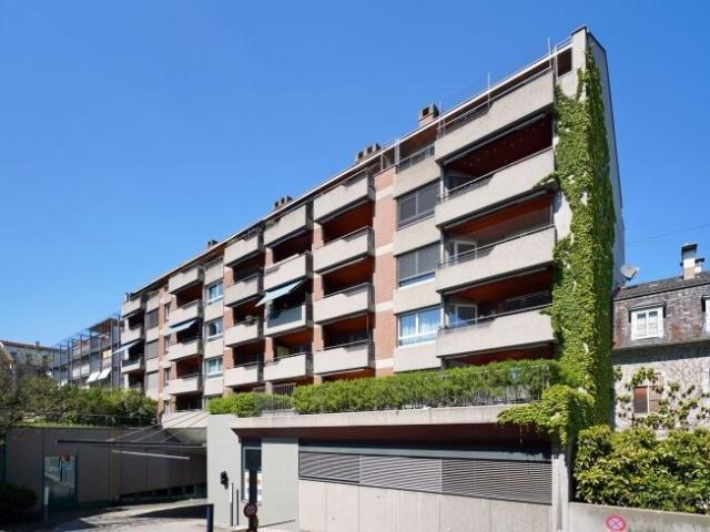 Near SBB Top maisonette apartment with fireplace