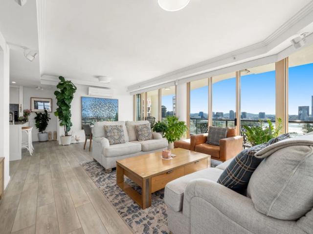 Near Top Floor Apartment with Spectacular City & River Views