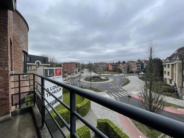 Nearby STOCKEL 2 bed/2 bath