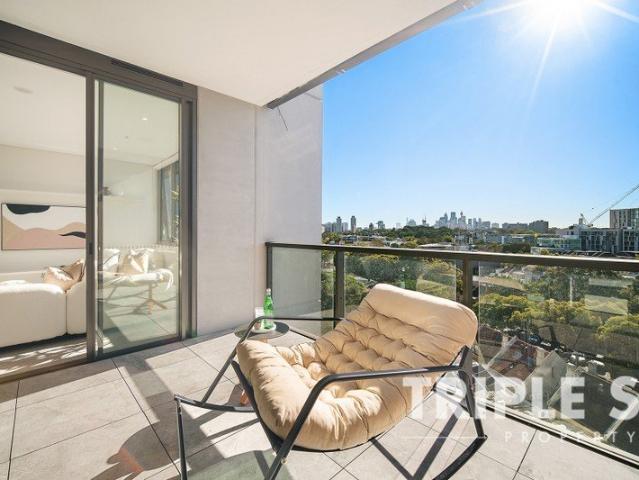 NEARLY BRAND NEW MIRVAC APARTMENT NORTH ASPECT CITY VIEW