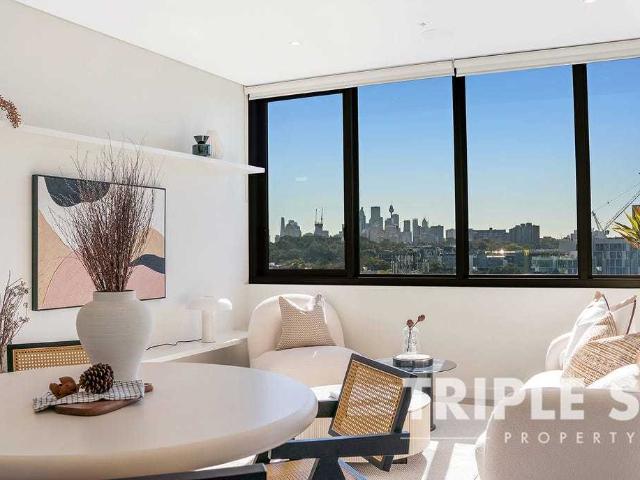 NEARLY BRAND NEW MIRVAC APARTMENT NORTH ASPECT CITY VIEW