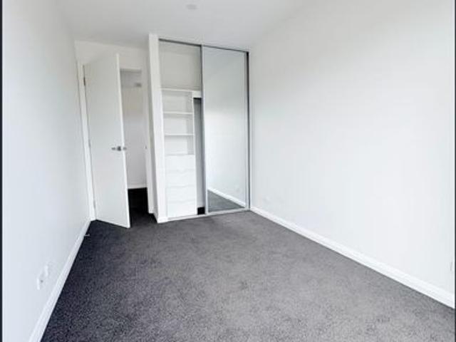 Nearly Brand New, Modern and Stylish 3 Bedroom Townhouse in Ridleyton