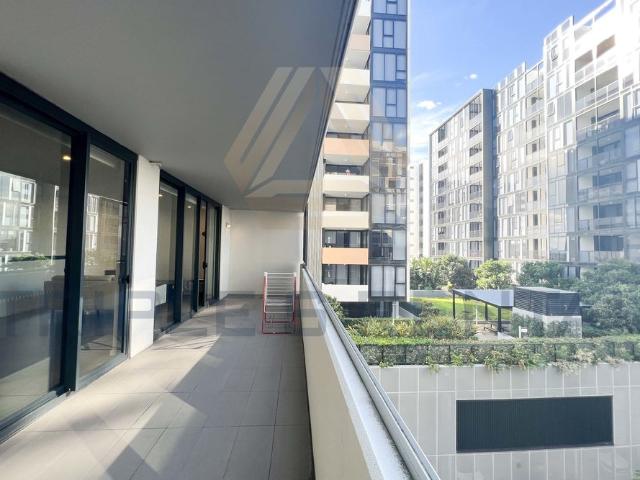 Nearly Brand New Apartment With Luxury Furniture! 3 Beds 2 Baths 2 Parking!