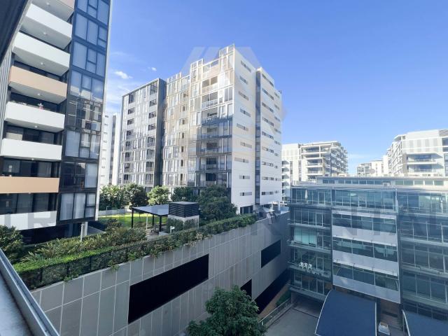 Nearly Brand New Apartment With Luxury Furniture! 3 Beds 2 Baths 2 Parking!