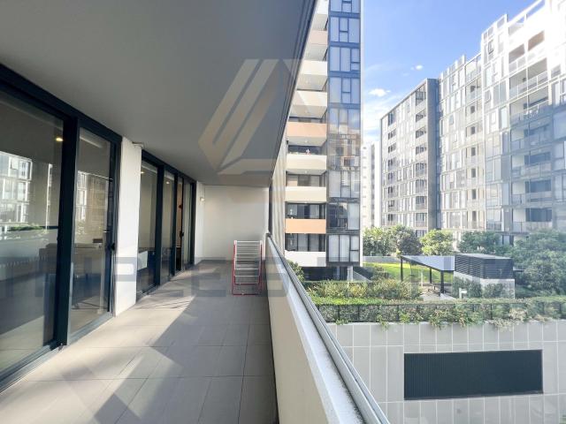 Nearly Brand New Apartment With Luxury Furniture! 3 Beds 2 Baths 2 Parking!