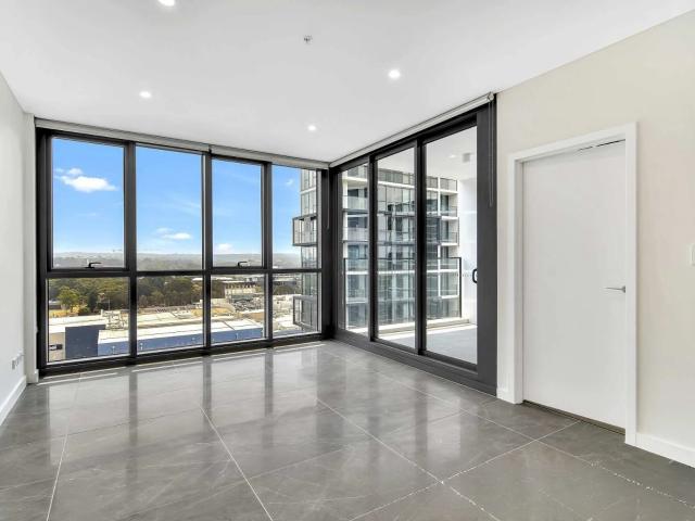 Nearly New One Bedroom With Extra Study Room For Rent!
