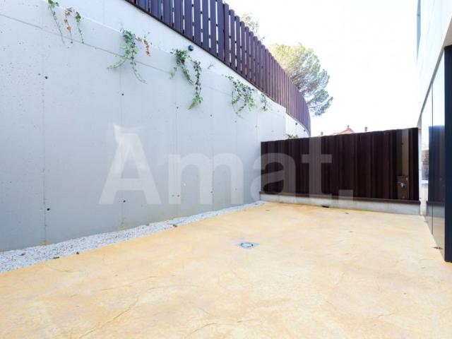 Nearly new and designer terraced house, in Collserola