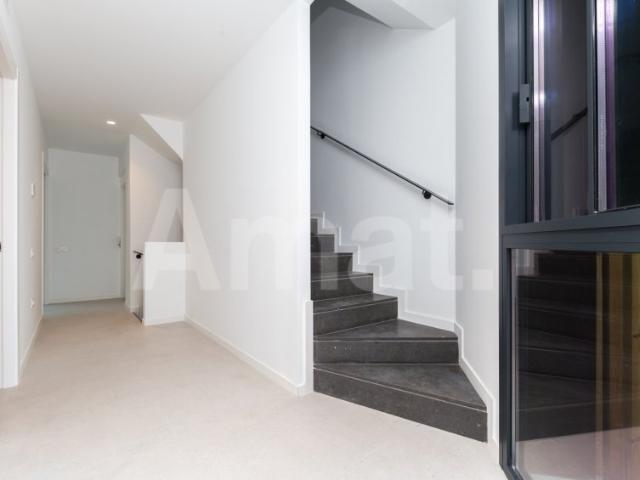 Nearly new and designer terraced house, in Collserola
