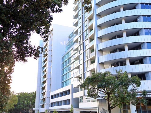 Nearly new and oversized 1 bedder plus 1 car park