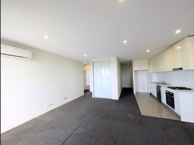 Nearly new apartment with two bedrooms in Liverpool !