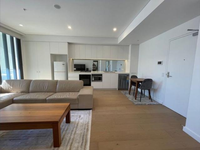 Nearly New Apartment * Full Furnished* Ready for move in easily.Only meters away from Bankstown local shops and public transport！！！