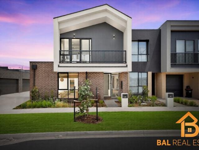 Nearly New Double Storey Townhouse in the Prestigious Woodlea Estate!