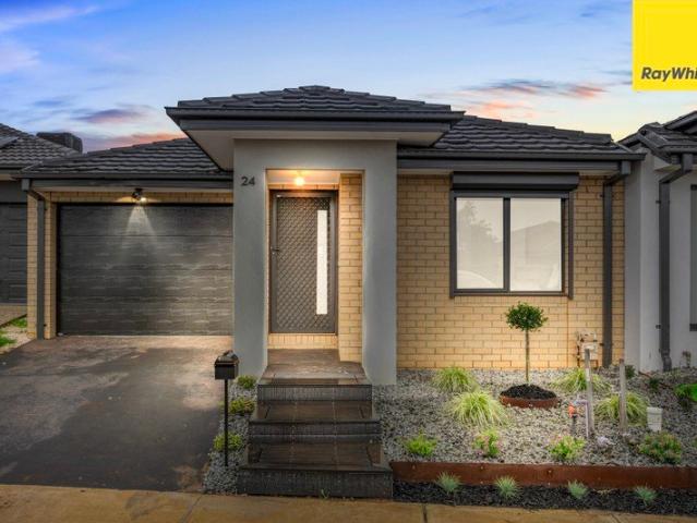 Nearly New Family Home in the Heart of Weir Views