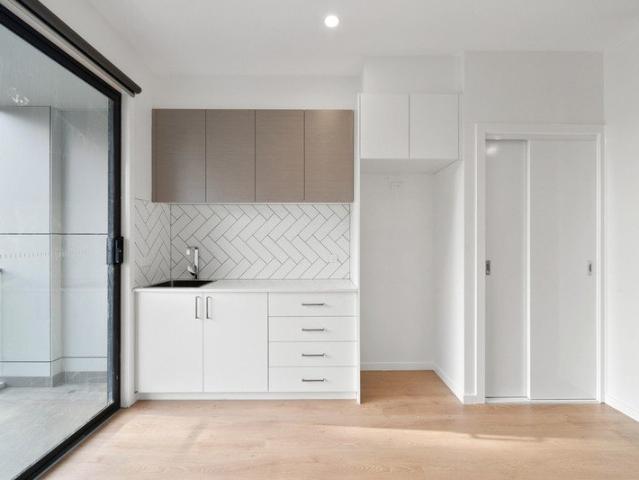 Nearly New Studio 2nd Floor with Balcony Overlooking Gardens Walk to Shops