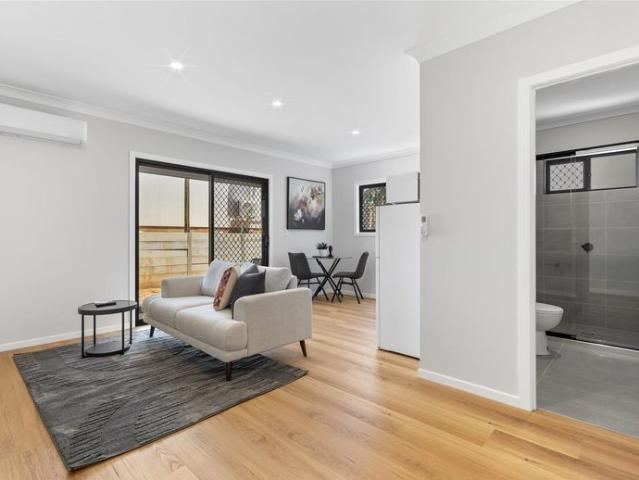 Nearly new spacious one bedroom unit