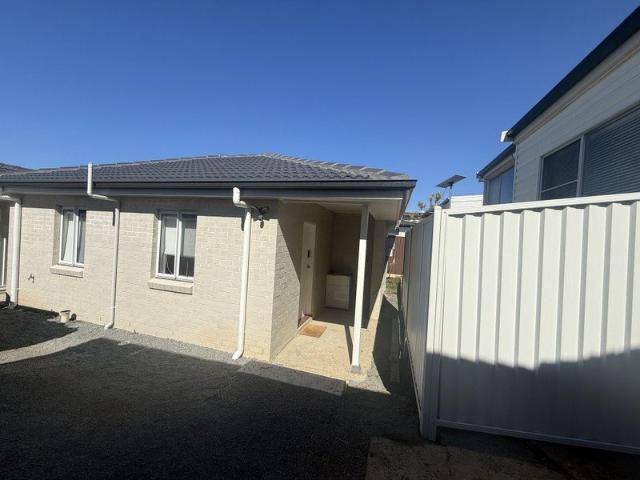 Nearly new One bedroom ganny flat $480/Week