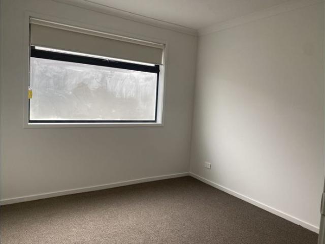 NEARLY NEW TOWN HOUSE FOR RENT IN DEANSIDE