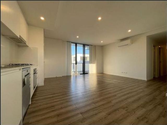 Nearly New 2 Bedroom, 2 Bathroom Apartment with Secure Parking