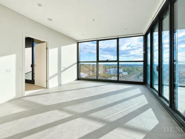 NEARLY NEW 2 BEDROOM APARTMENT | PRIME LOCATION | WALK TO STATION & SHOPS
