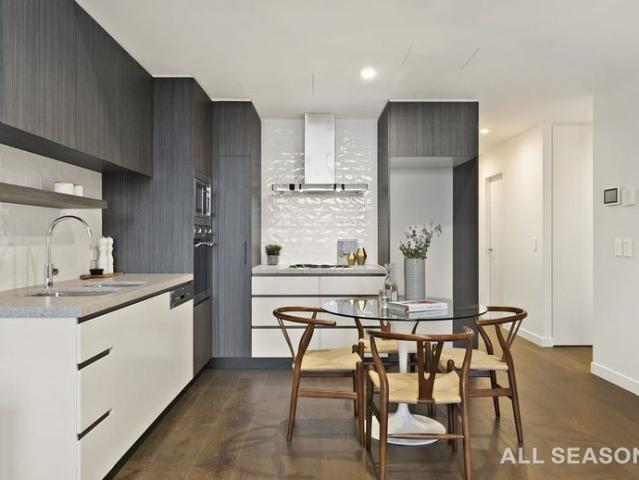 Nearly new 2 Bedrooms close to everything!