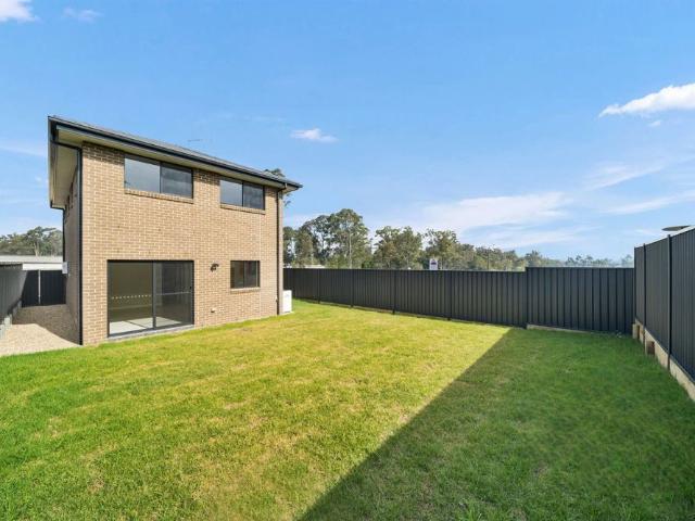 Nearly new 4 bedrooms in great location
