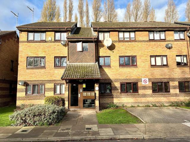 Neasden, NW10 2 bed flat to rent £1,800 pcm £415 pw