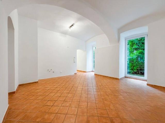Neben Belvedere: ruhige Erdgeschosswohnung mit Außenfläche