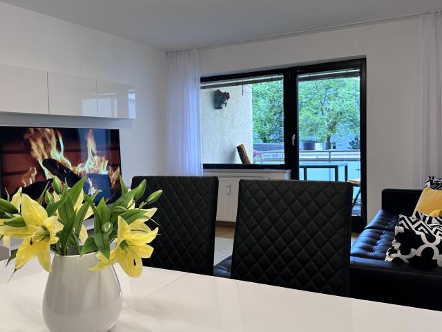 Neben der U Bahn, komplett möbliert, 3 Zimmer Wohnung Wohnen auf Zeit in Milbertshofen