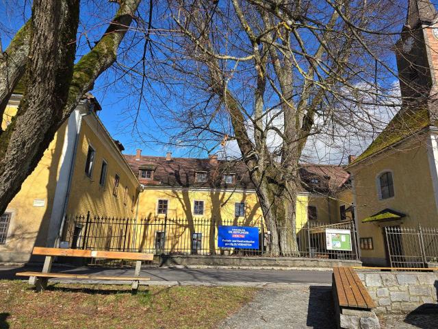 NEBENWOHNSITZ KLEINWOHNUNG im Schloss WAXENBERG
