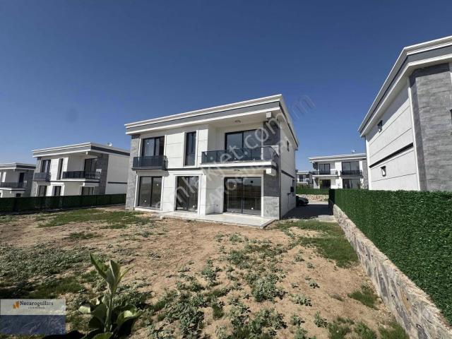 Necaroğullarından Elbey Keskin Vilları 5+1 Satılık Villa